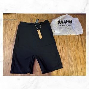 skims- summer mesh short- onyx